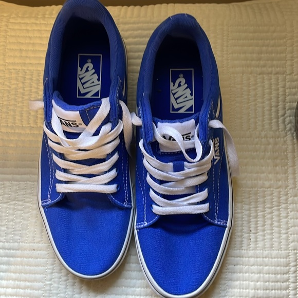 Vans - Picture 5 of 8